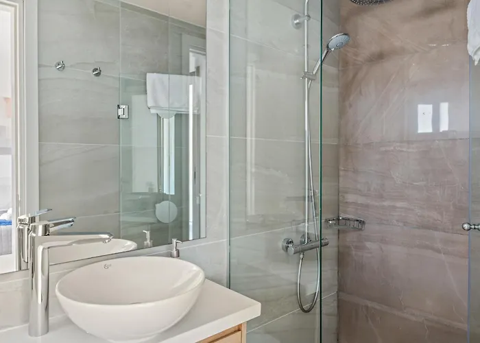 Serenity Waves 12 וילה