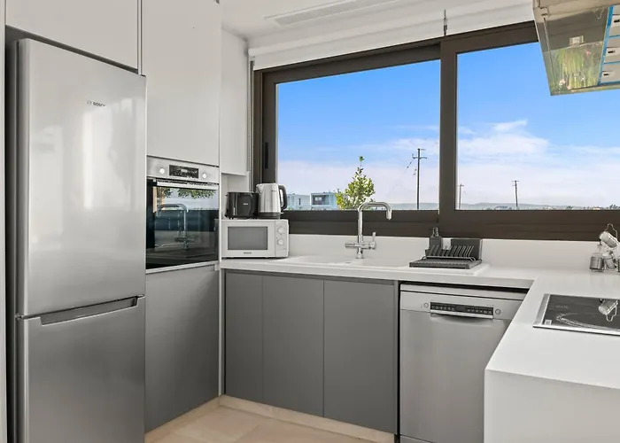 Serenity Waves 12 וילה Softades